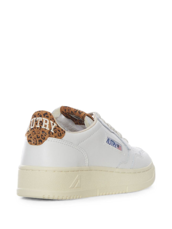Sneakers medalist 