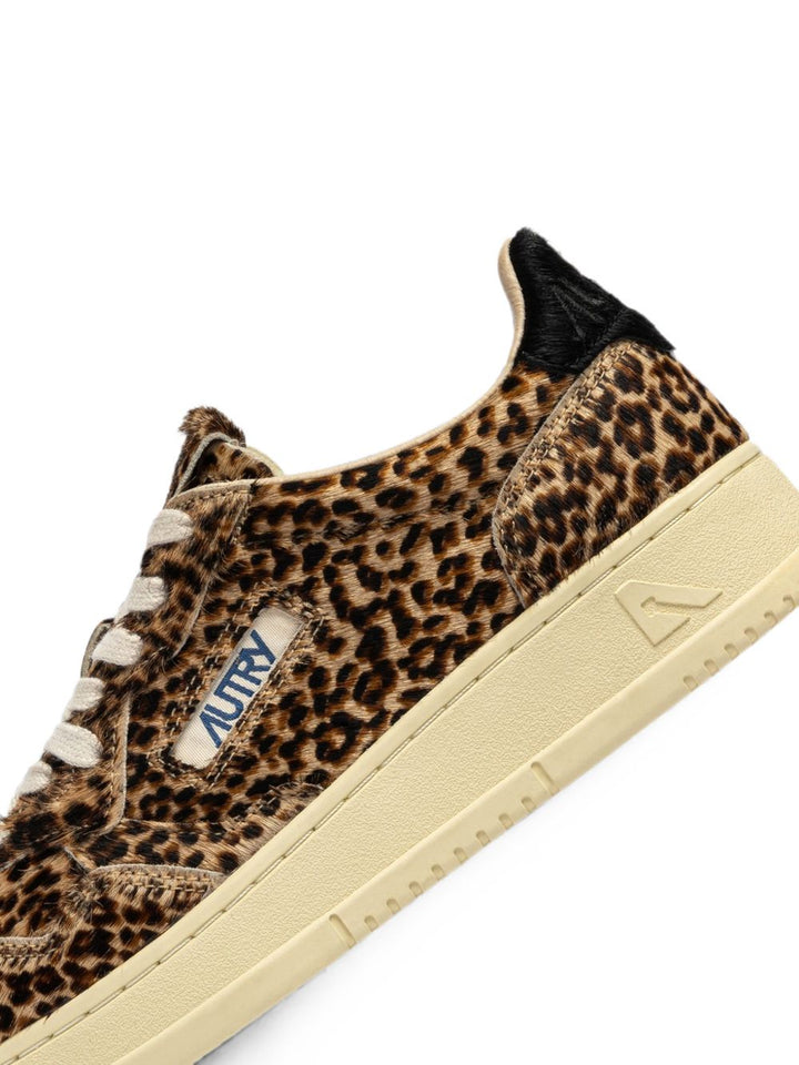 Sneakers medalist in cavallino 