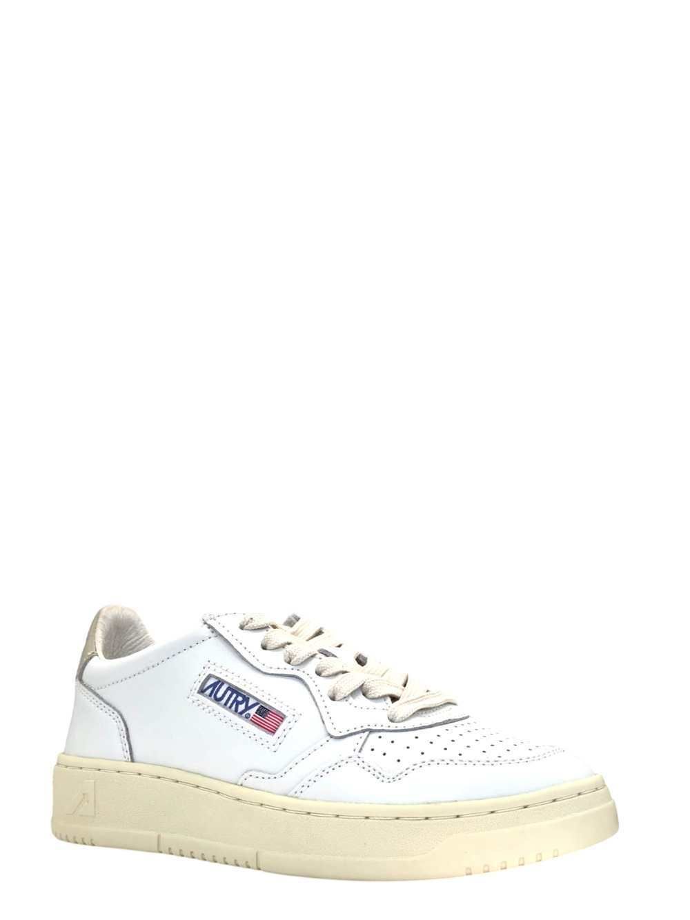 Sneakers medalist 
