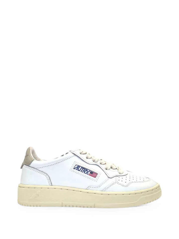 Sneakers medalist 