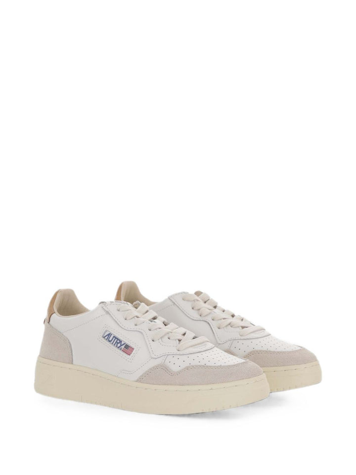 Sneakers medalist 