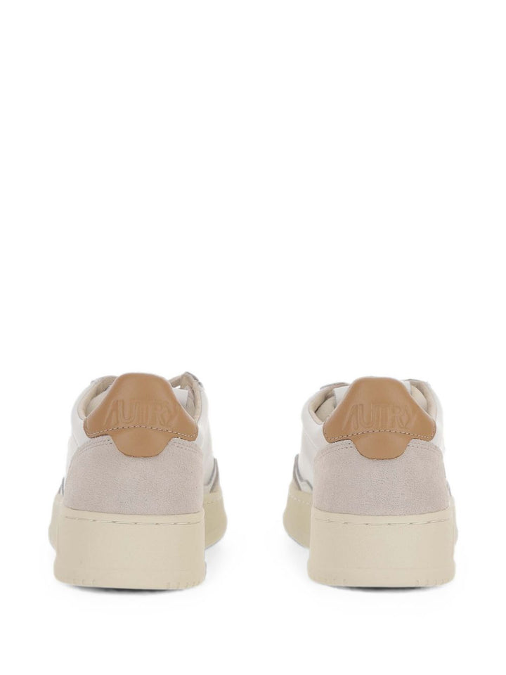 Sneakers medalist 