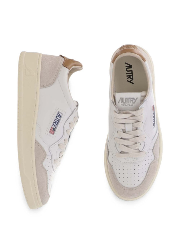 Sneakers medalist 