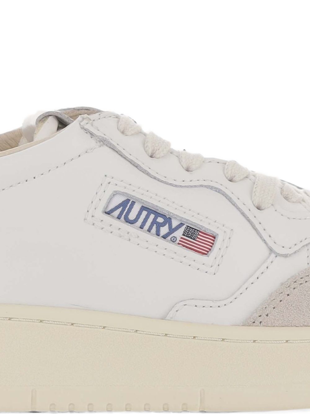 Sneakers medalist 