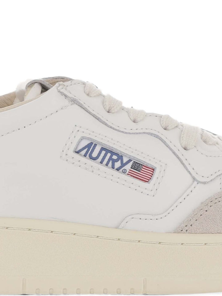 Sneakers medalist 
