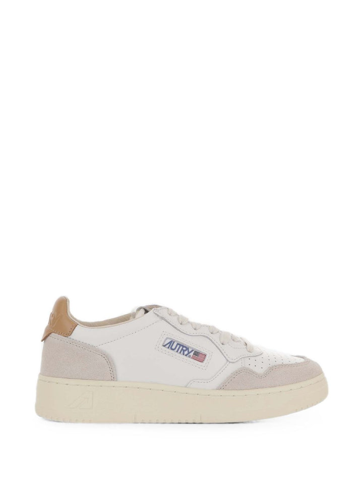Sneakers medalist 
