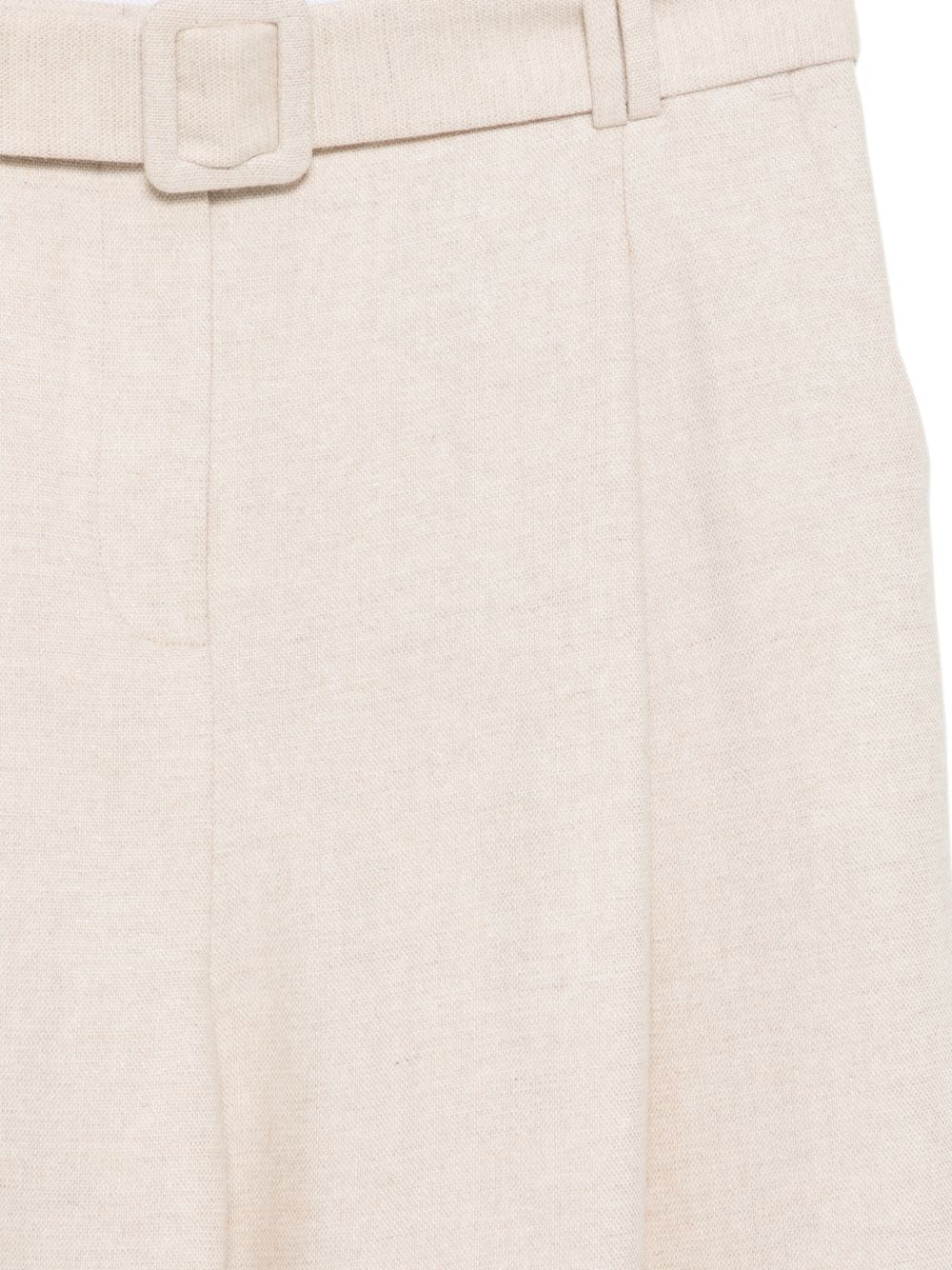 Pantaloni con cintura e pieghe 
