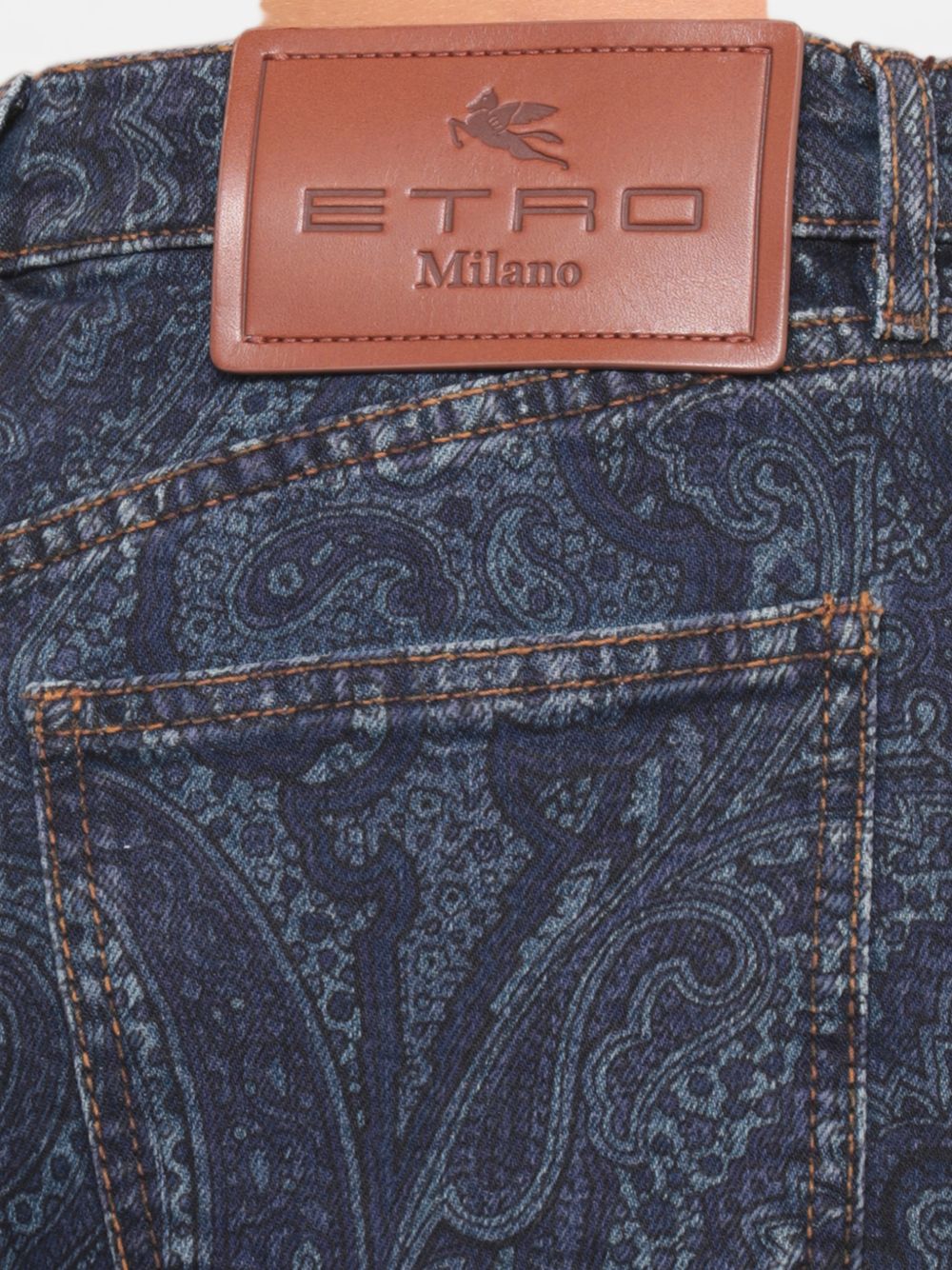 Jeans con stampa paisley 
