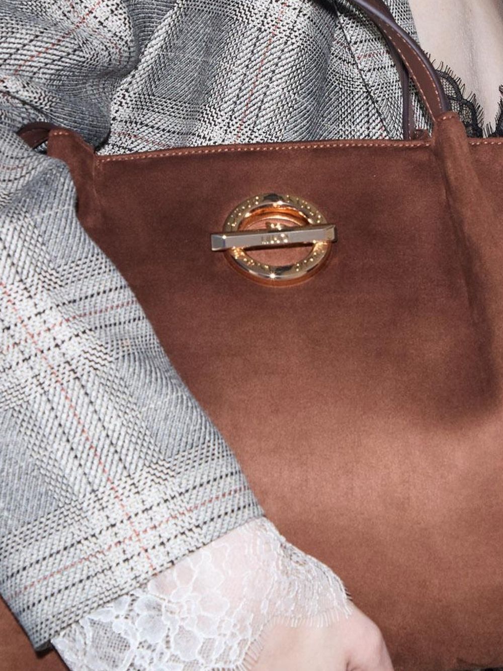 Borsa tote con borchie effetto scamosciato 