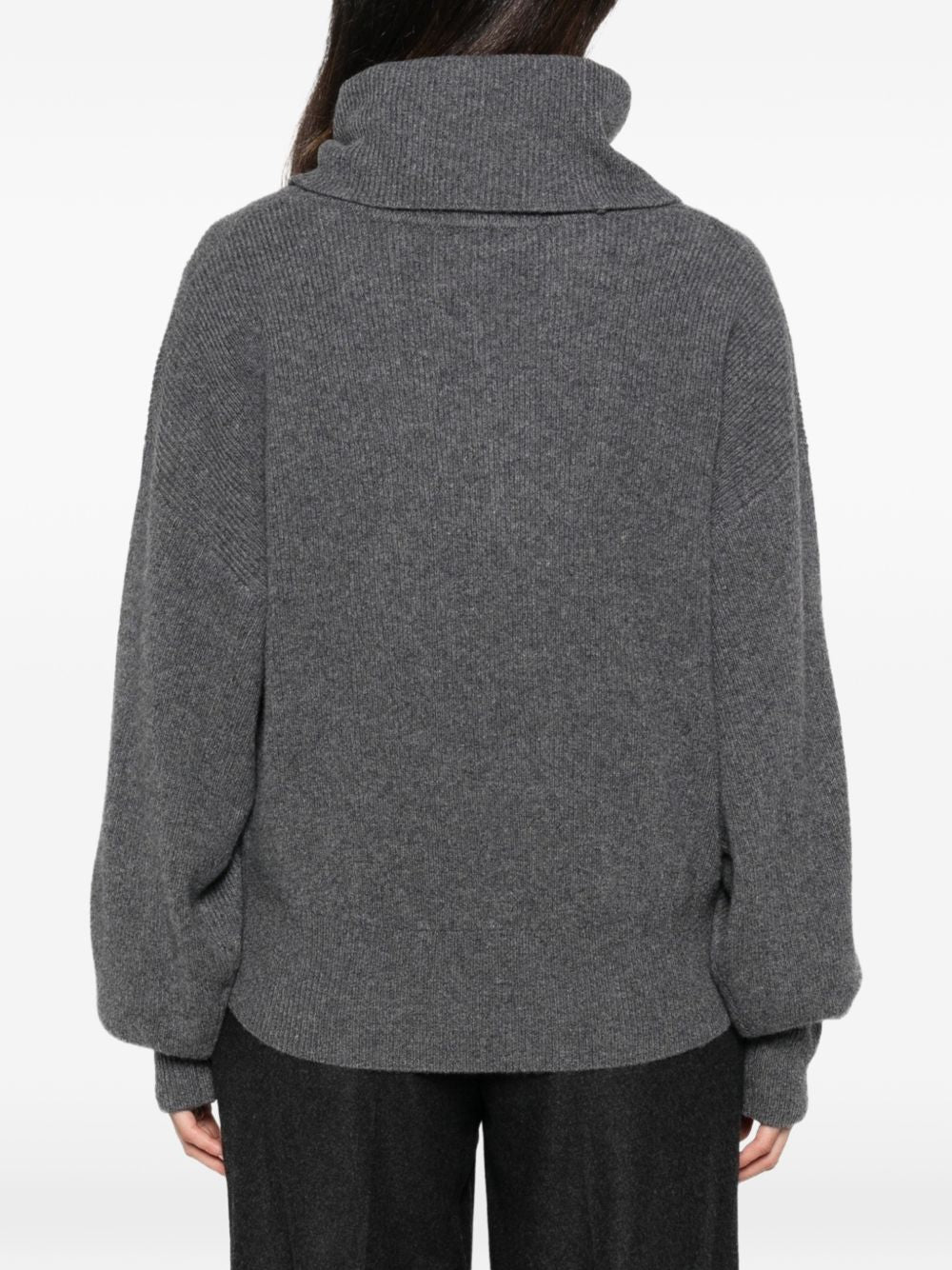 Maglione a collo alto in pura lana. 