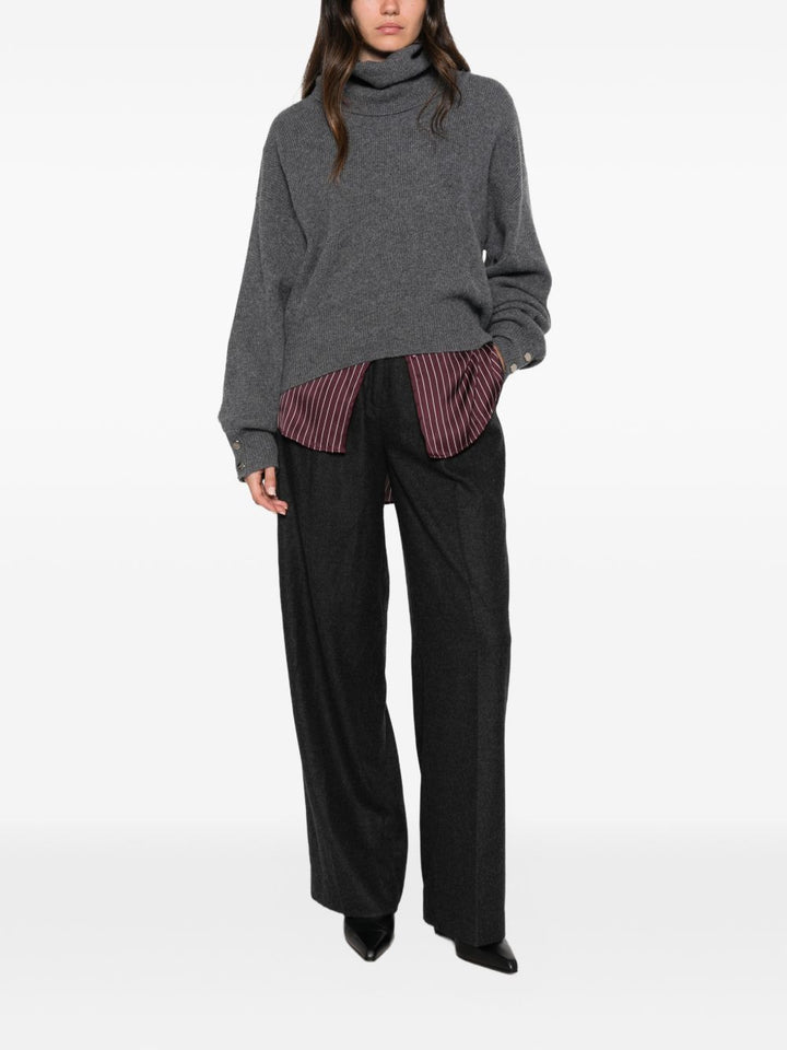 Maglione a collo alto in pura lana. 
