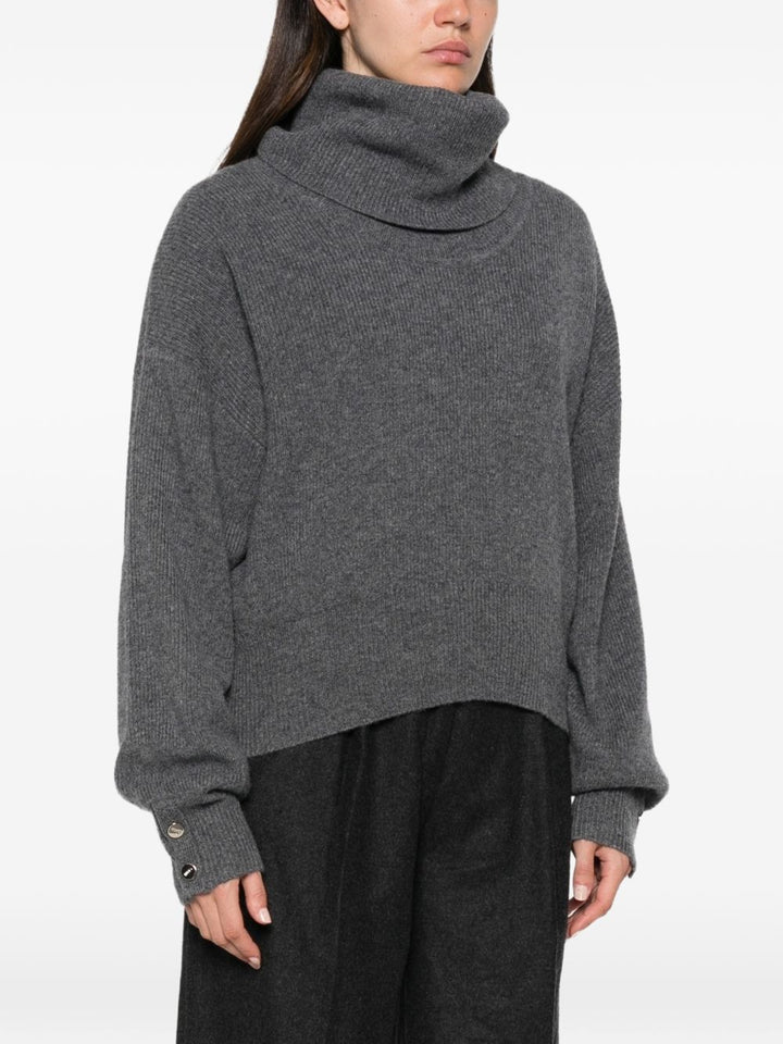 Maglione a collo alto in pura lana. 