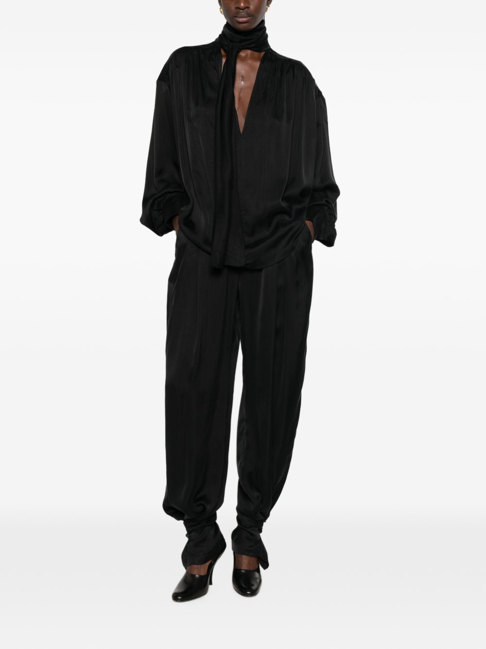 Pantaloni con pieghe 