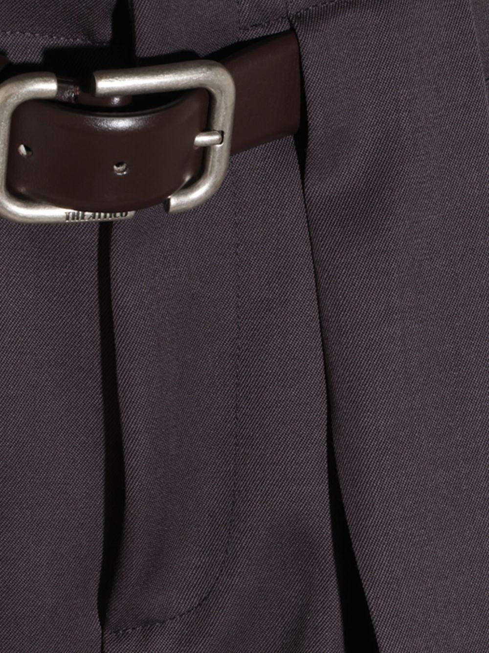 Pantaloni con cintura e pieghe 