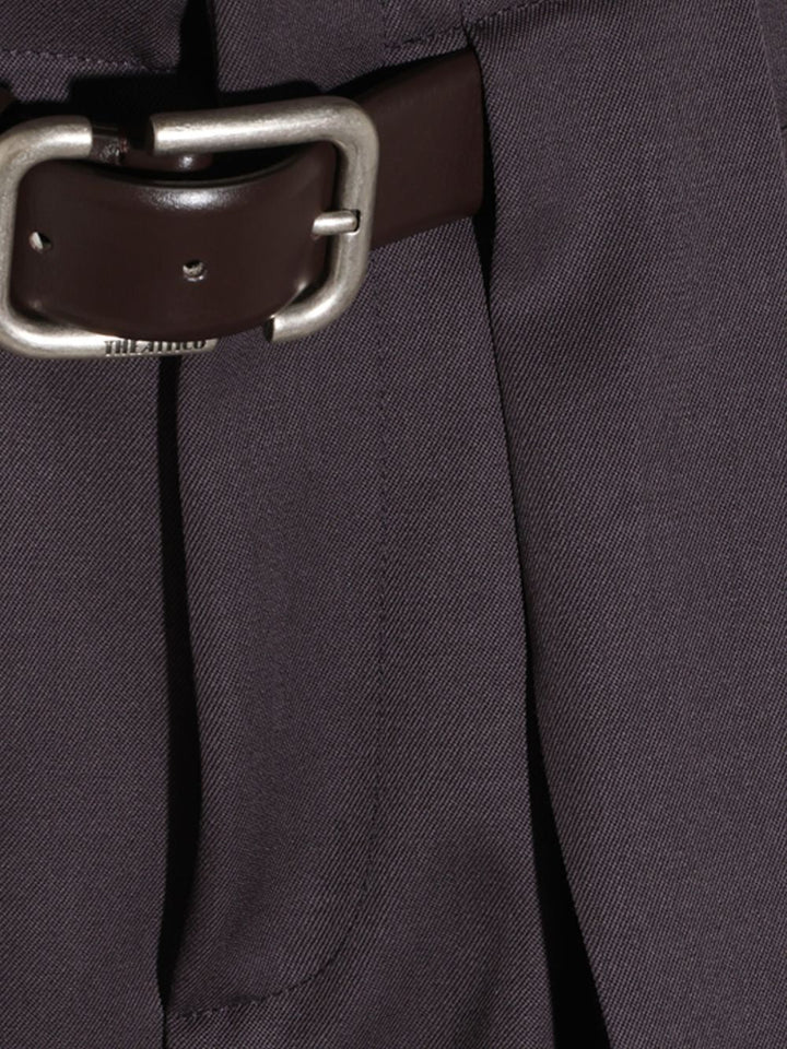 Pantaloni con cintura e pieghe 