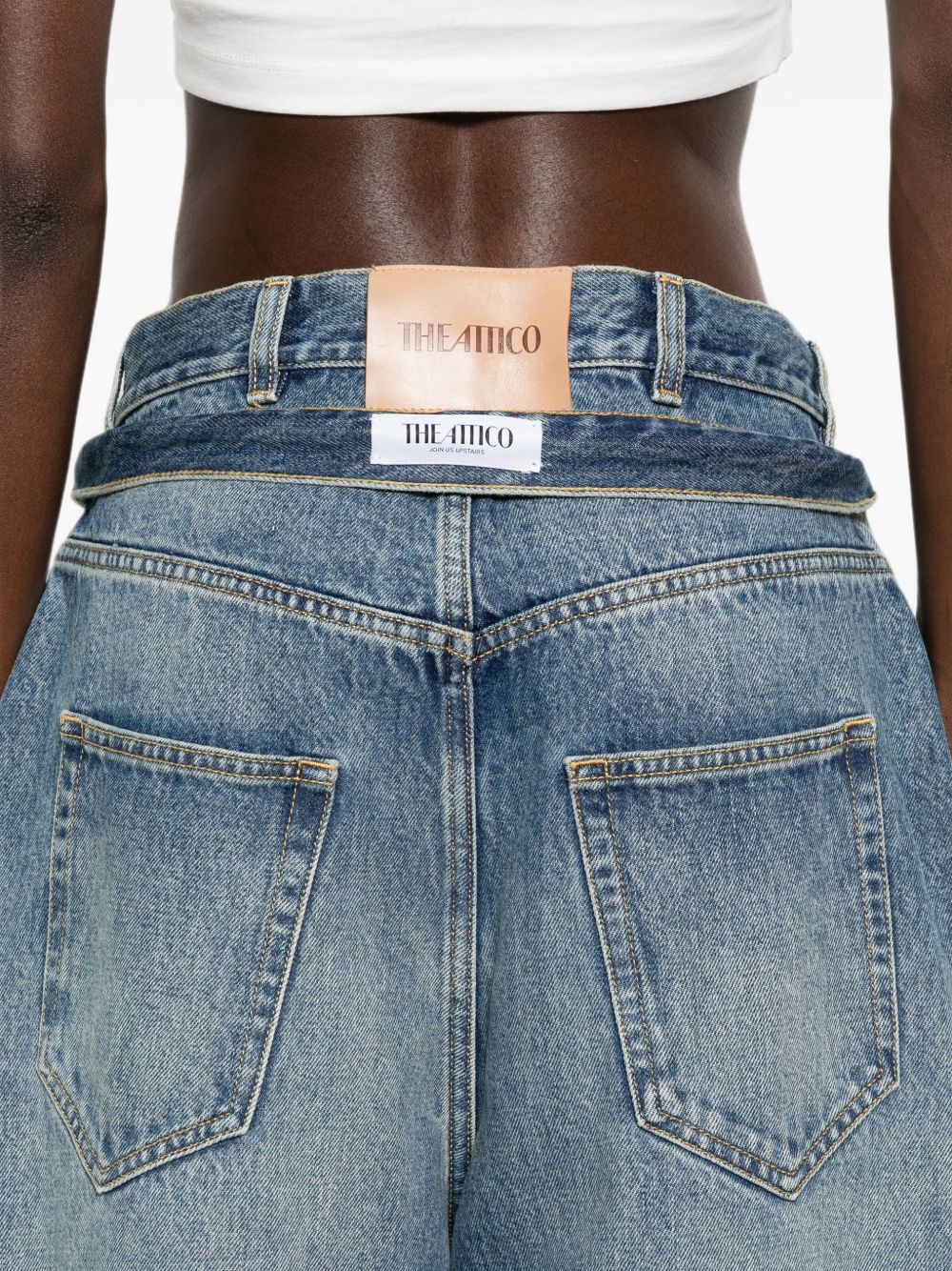 Jeans ampi con doppia vita 
