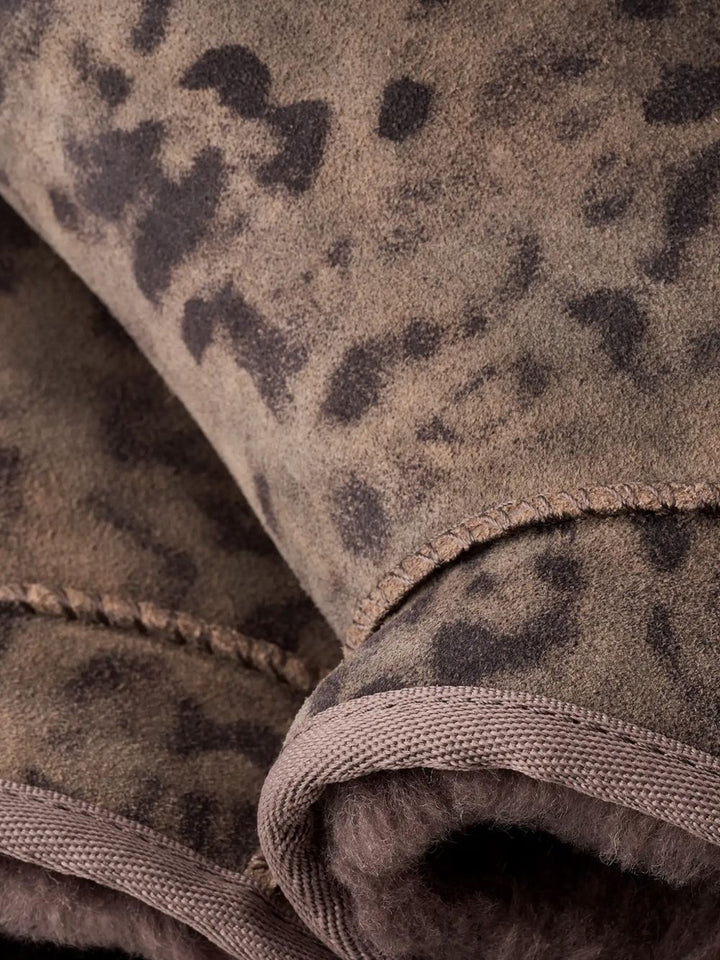 Stivaletti Classic Ultra Mini leopardati 