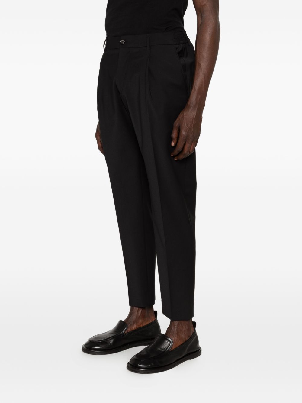 Pantaloni neri con pieghe 