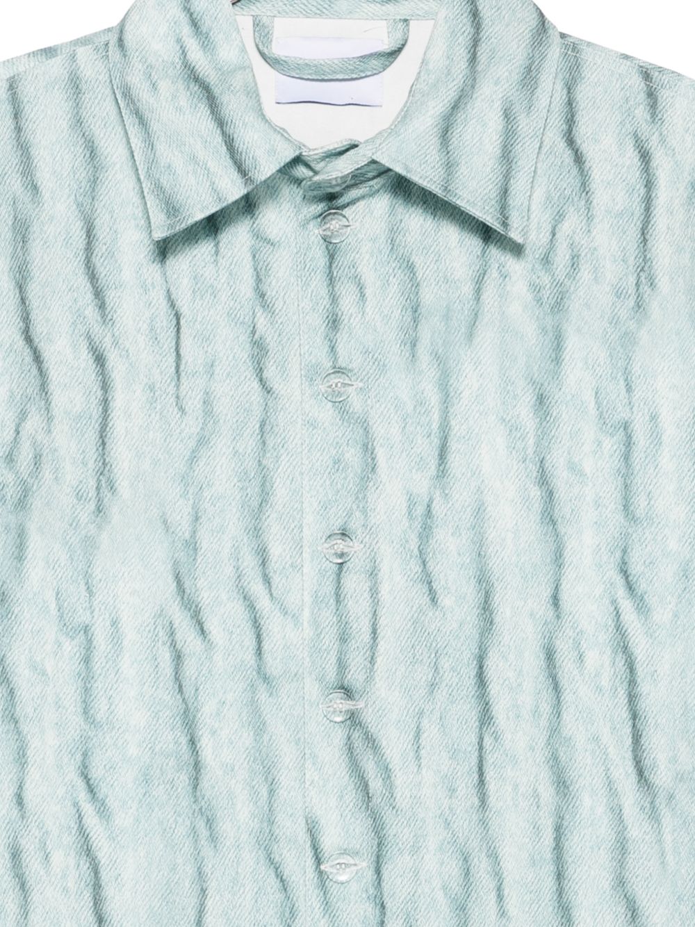 Camicia giacca azzurra con effetto stropicciato 