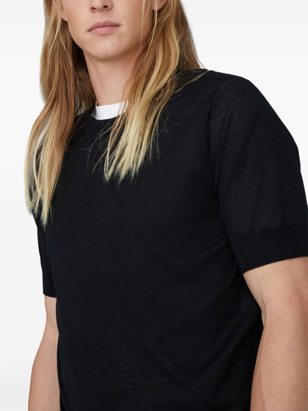 T-shirt nera in maglia 