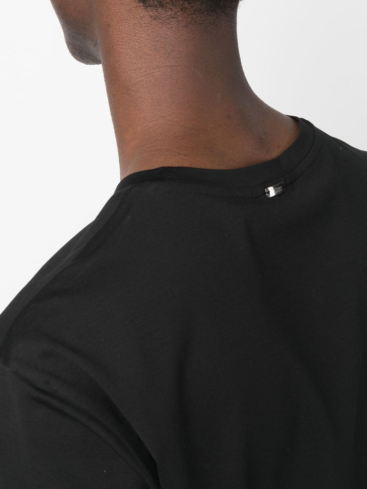 T-shirt nera 