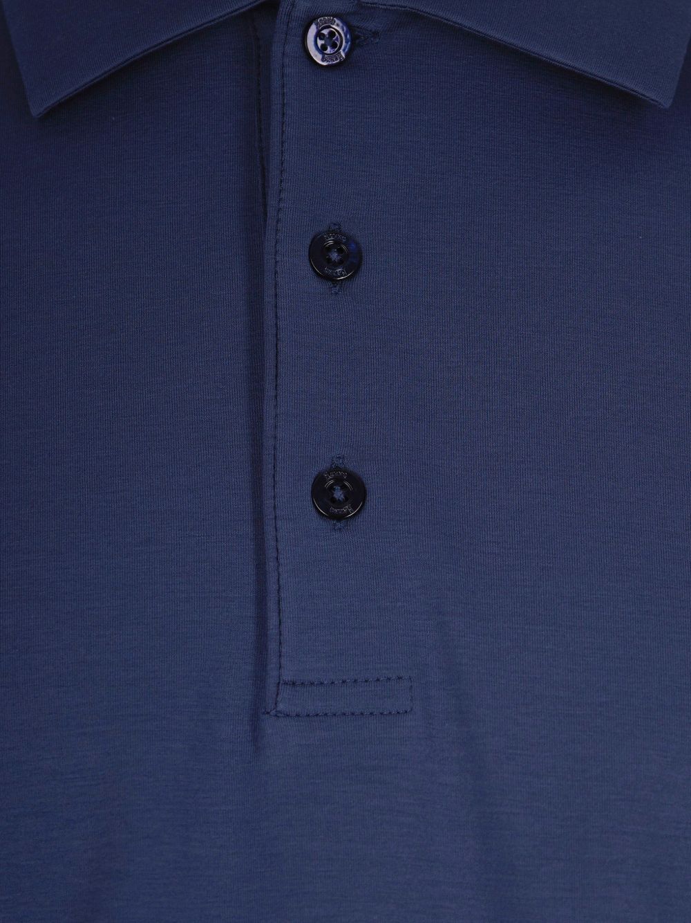 Polo blu con bottoni 