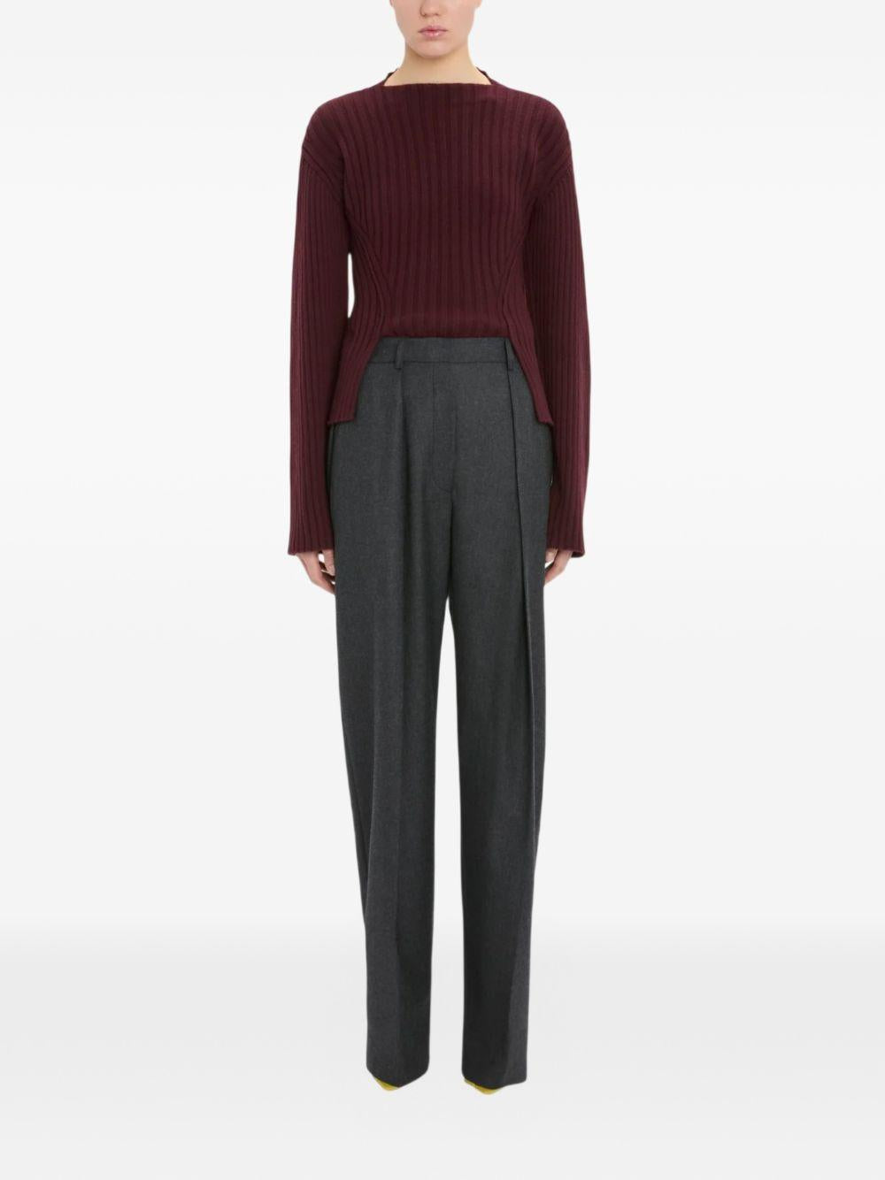 Pantaloni dritti con pieghe 