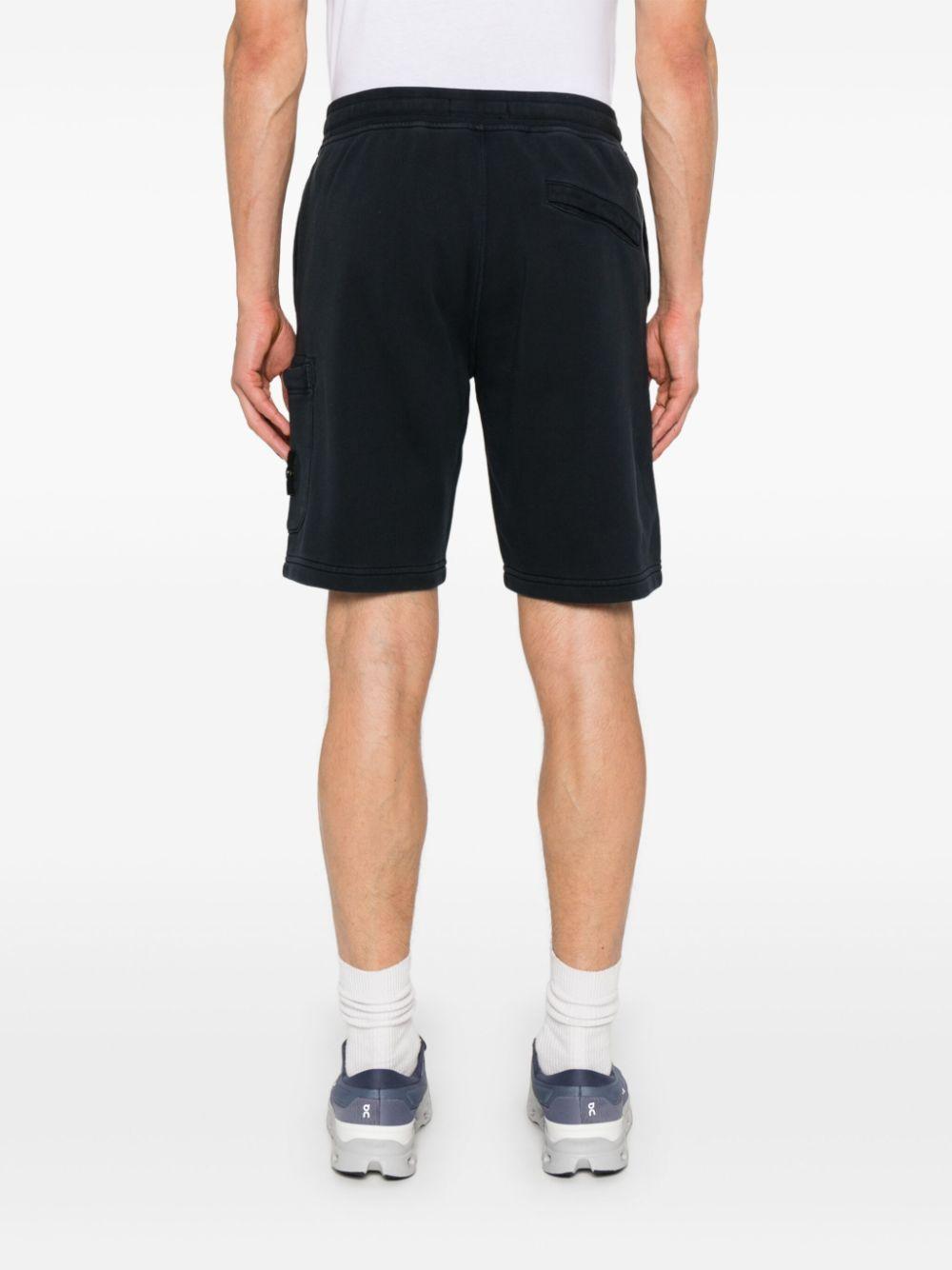 Shorts blu navy con applicazione 
