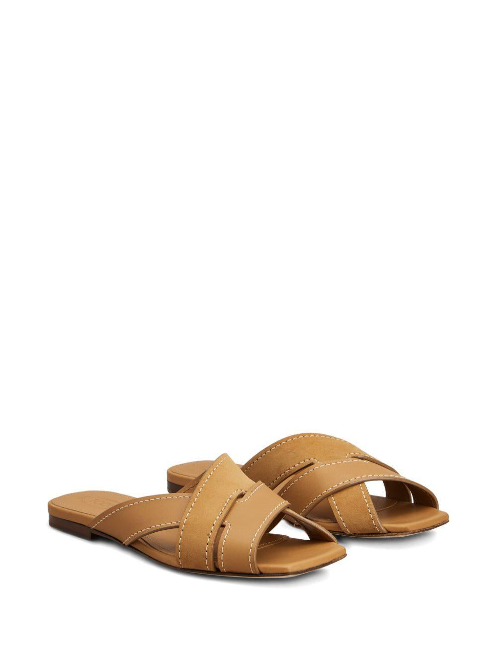 Sandali con fasce incrociate 
