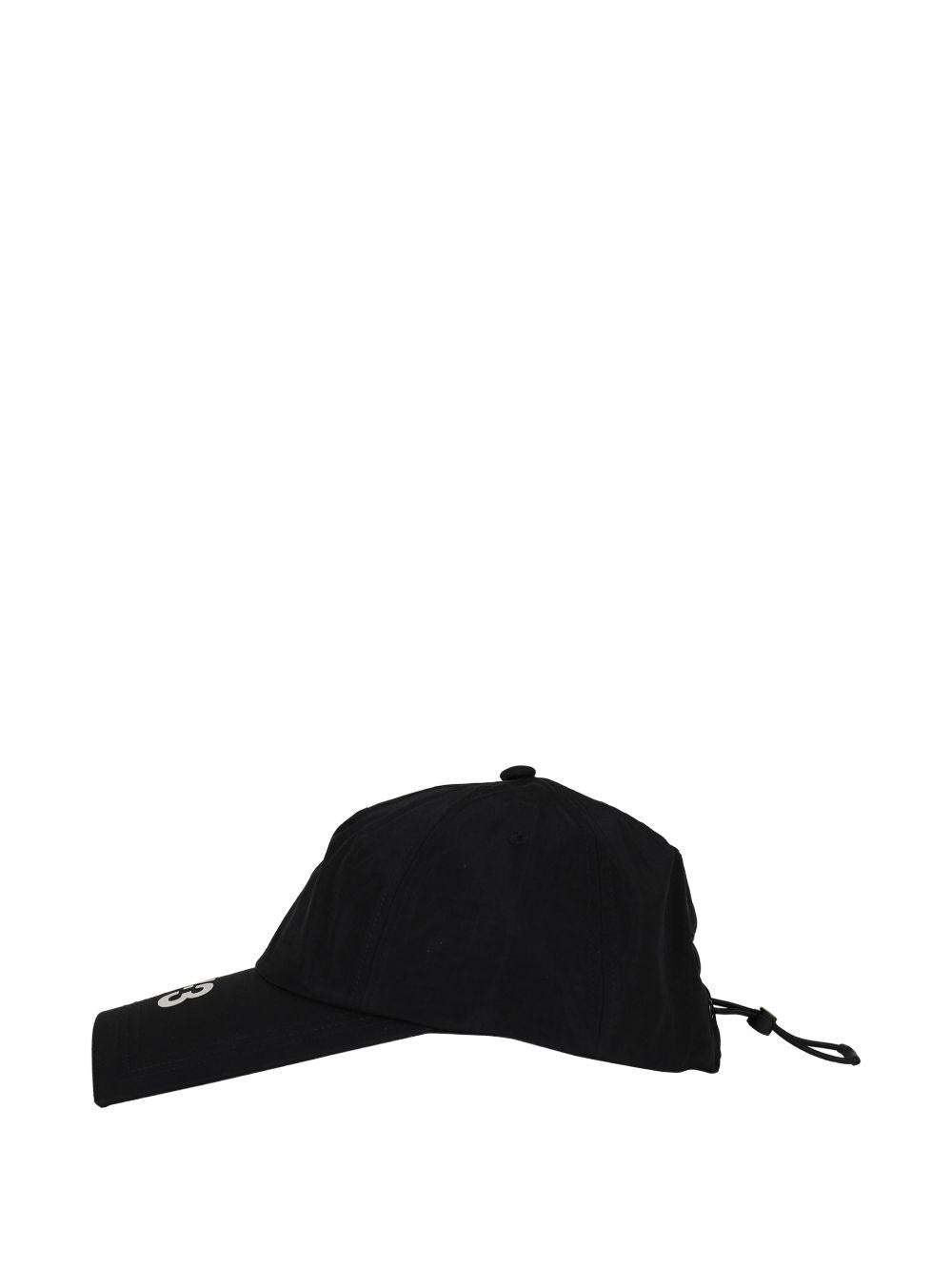 Cappello nero con dettaglio logo 