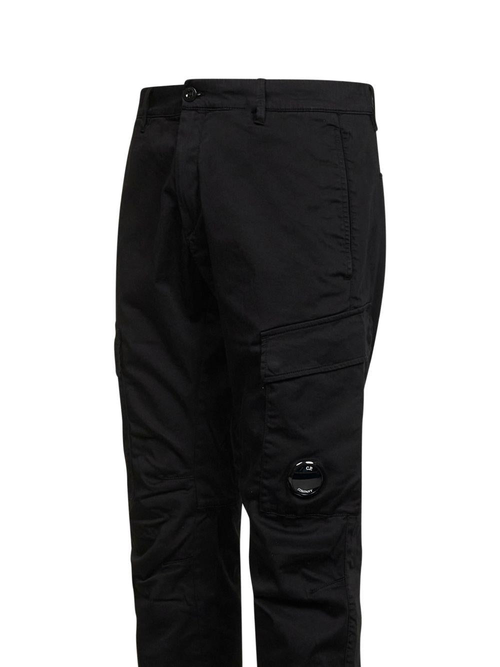 Cargo nero con applicazione 