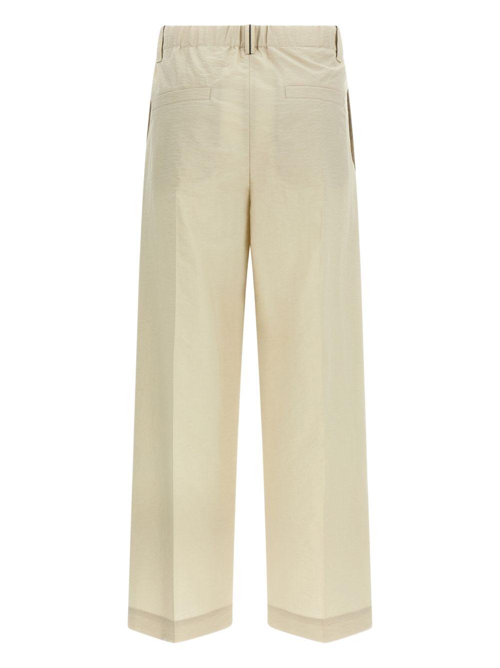 Pantaloni con pieghe frontali 