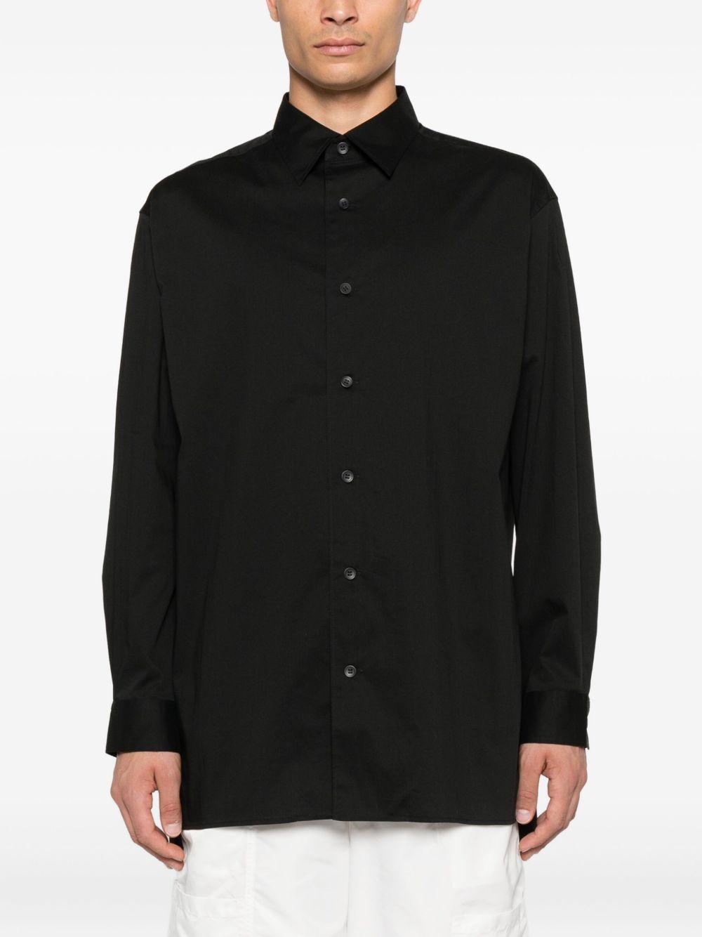 Camicia nera a maniche lunghe con stampa 
