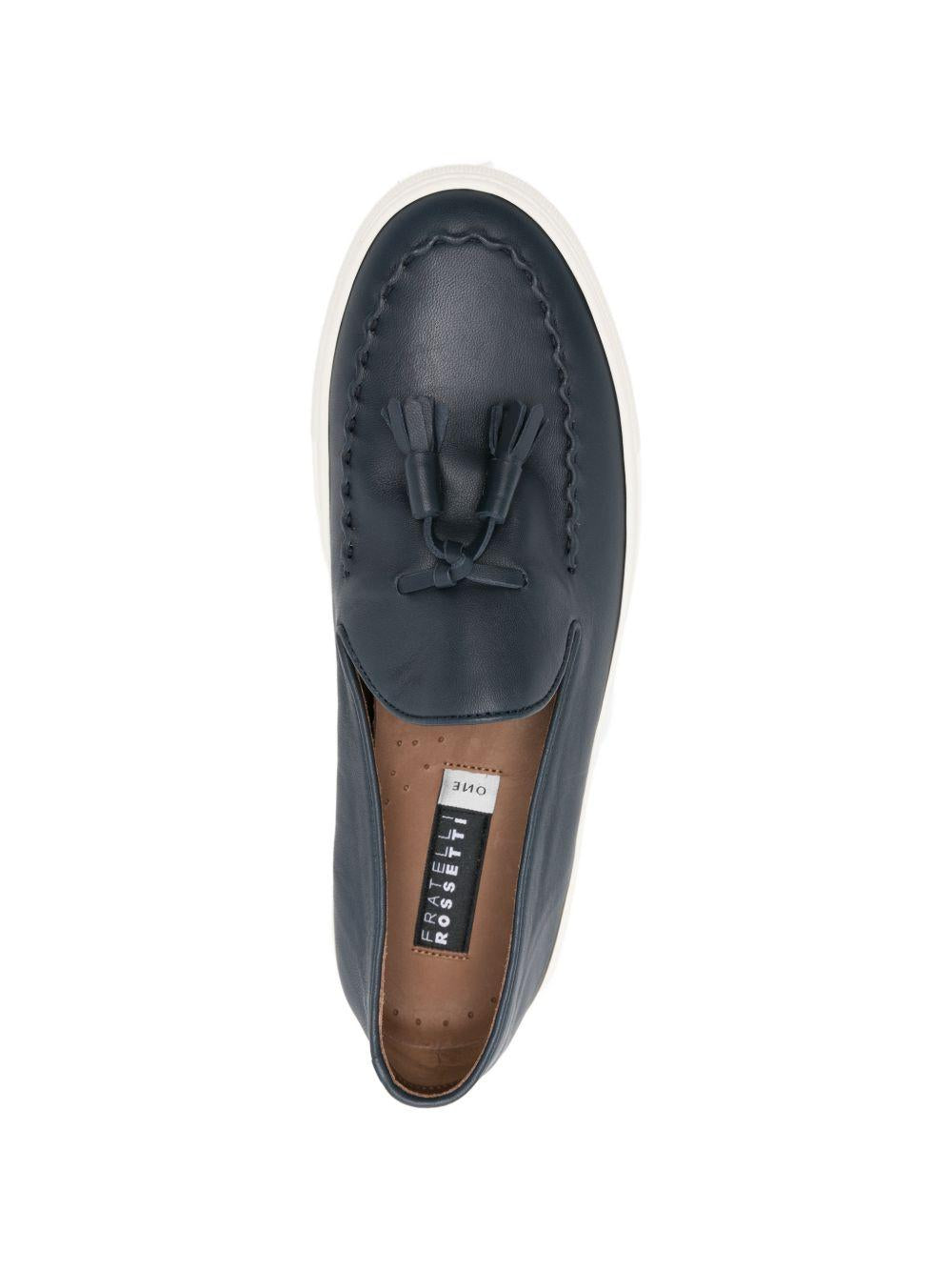 Mocassino marine in pelle con nappine 