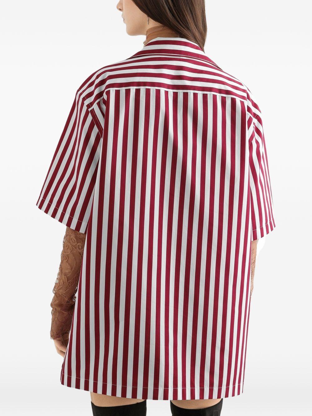Camicia a righe con tasca 