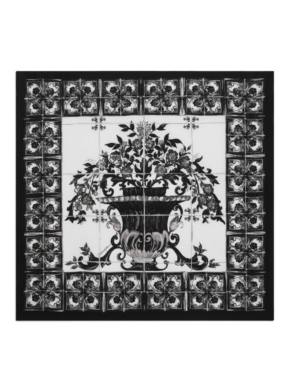 Foulard nero in seta con stampa grafica 