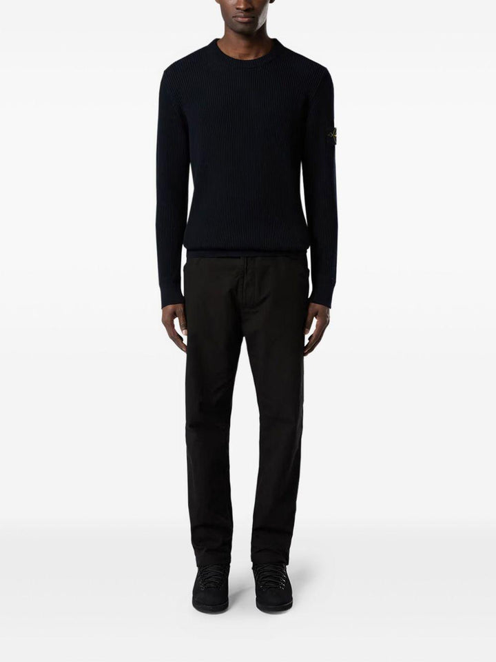 Maglione navy a coste con applicazione logo
