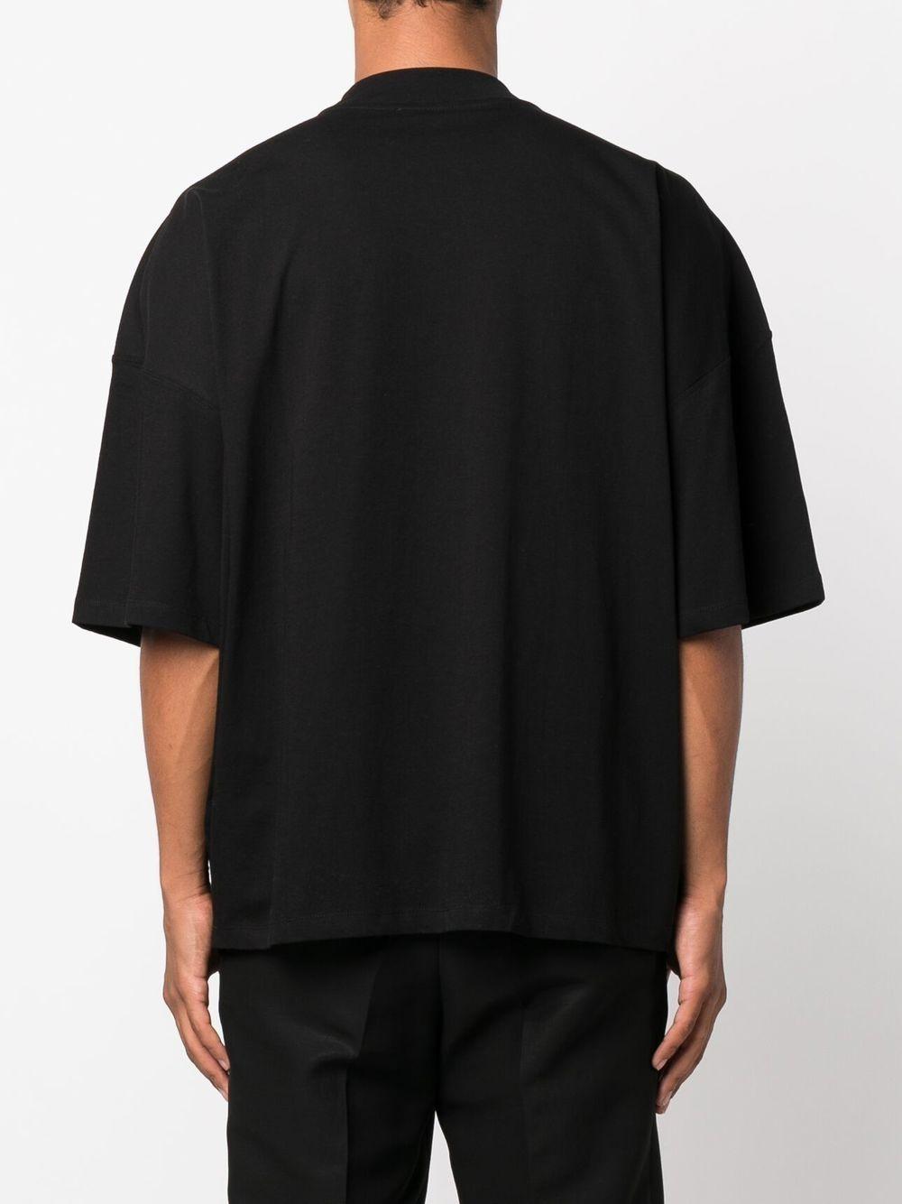 T-shirt nera 