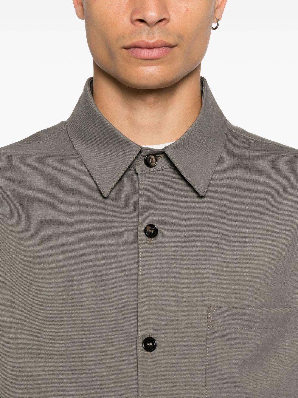 Camicia grigia a maniche lunghe 