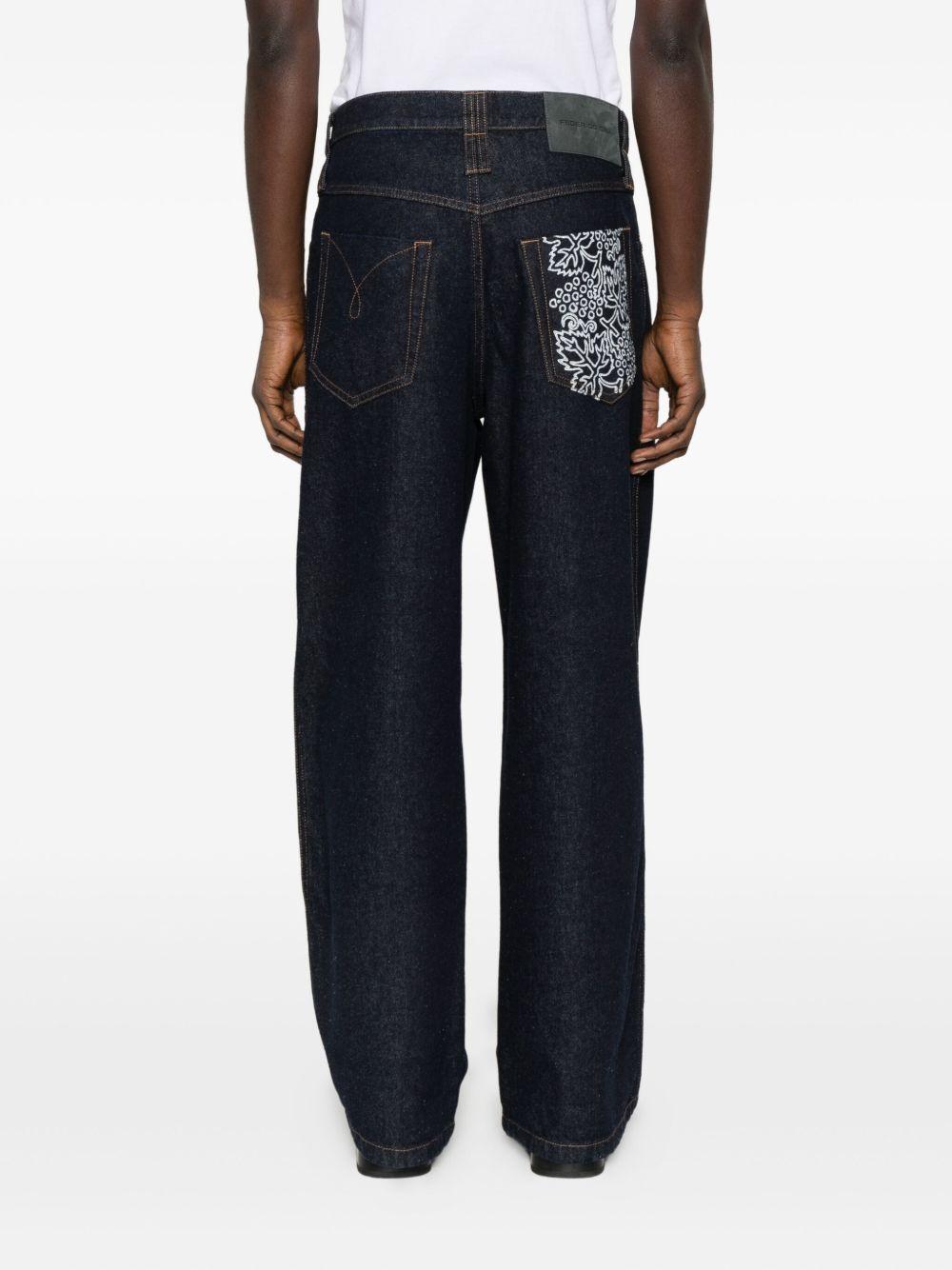 Jeans blu con cuciture a contrasto 