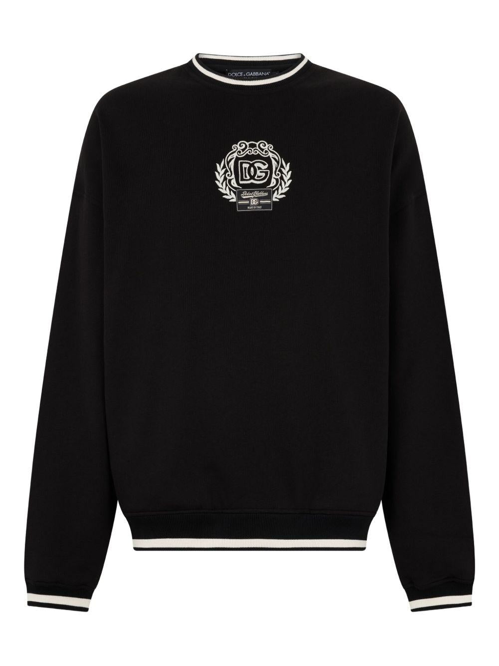 Maglione nero a coste con logo ricamato 