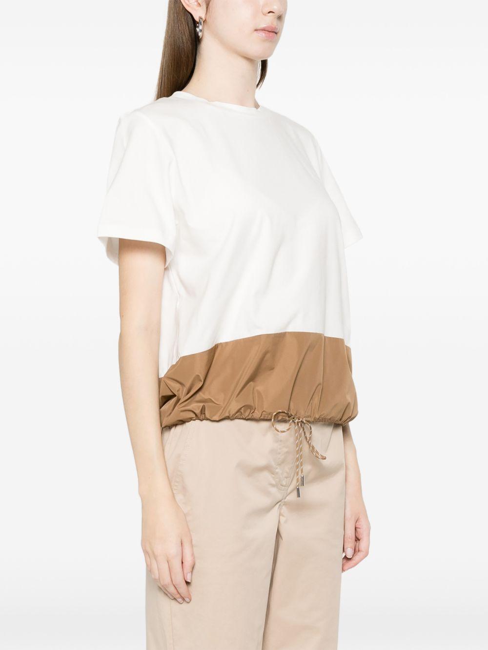 T-shirt con dettagli a contrasto 