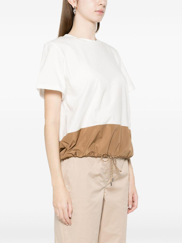 T-shirt con dettagli a contrasto 