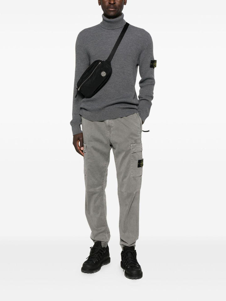 Cement cargo with pockets