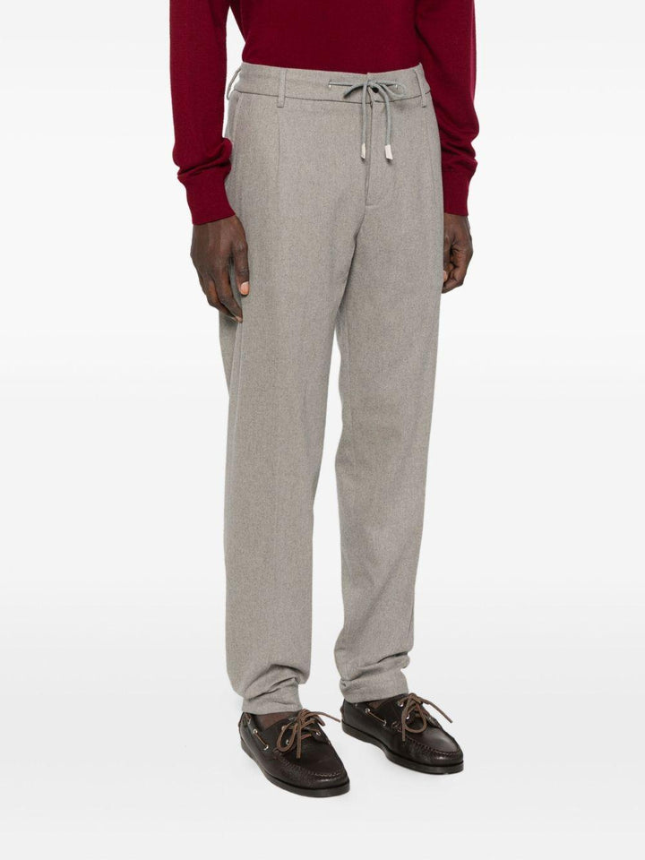 Pantaloni grigi con coulisse 