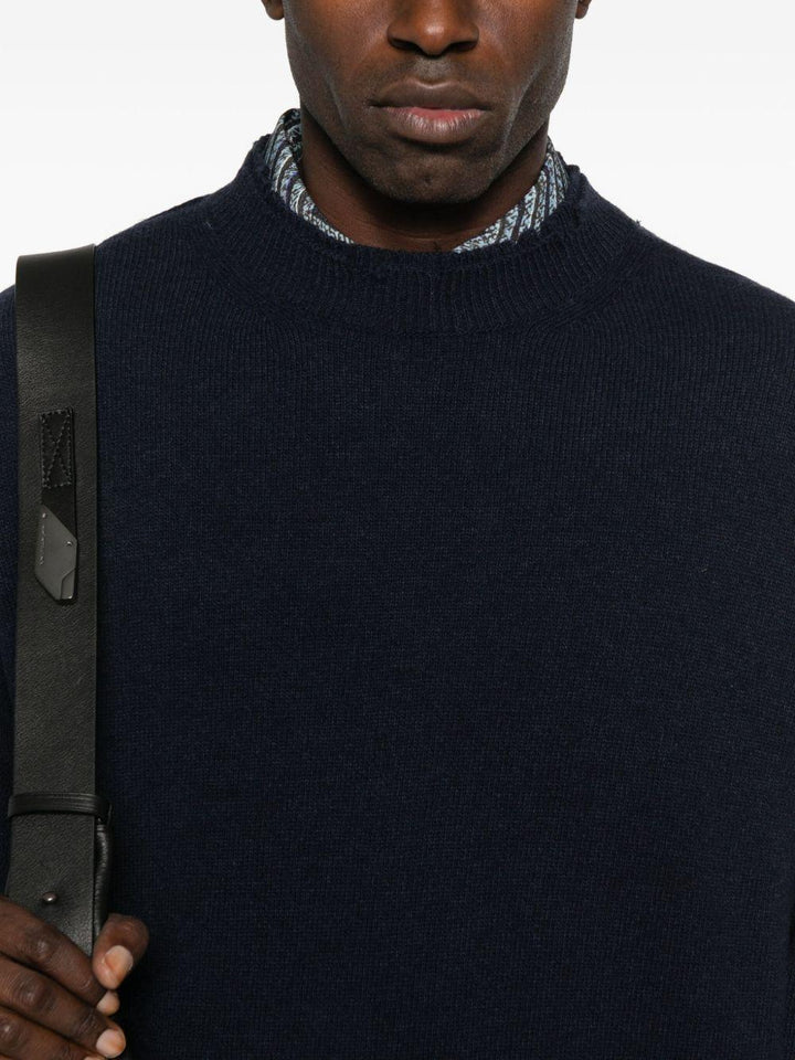 Maglione blu girocollo effetto vissuto 