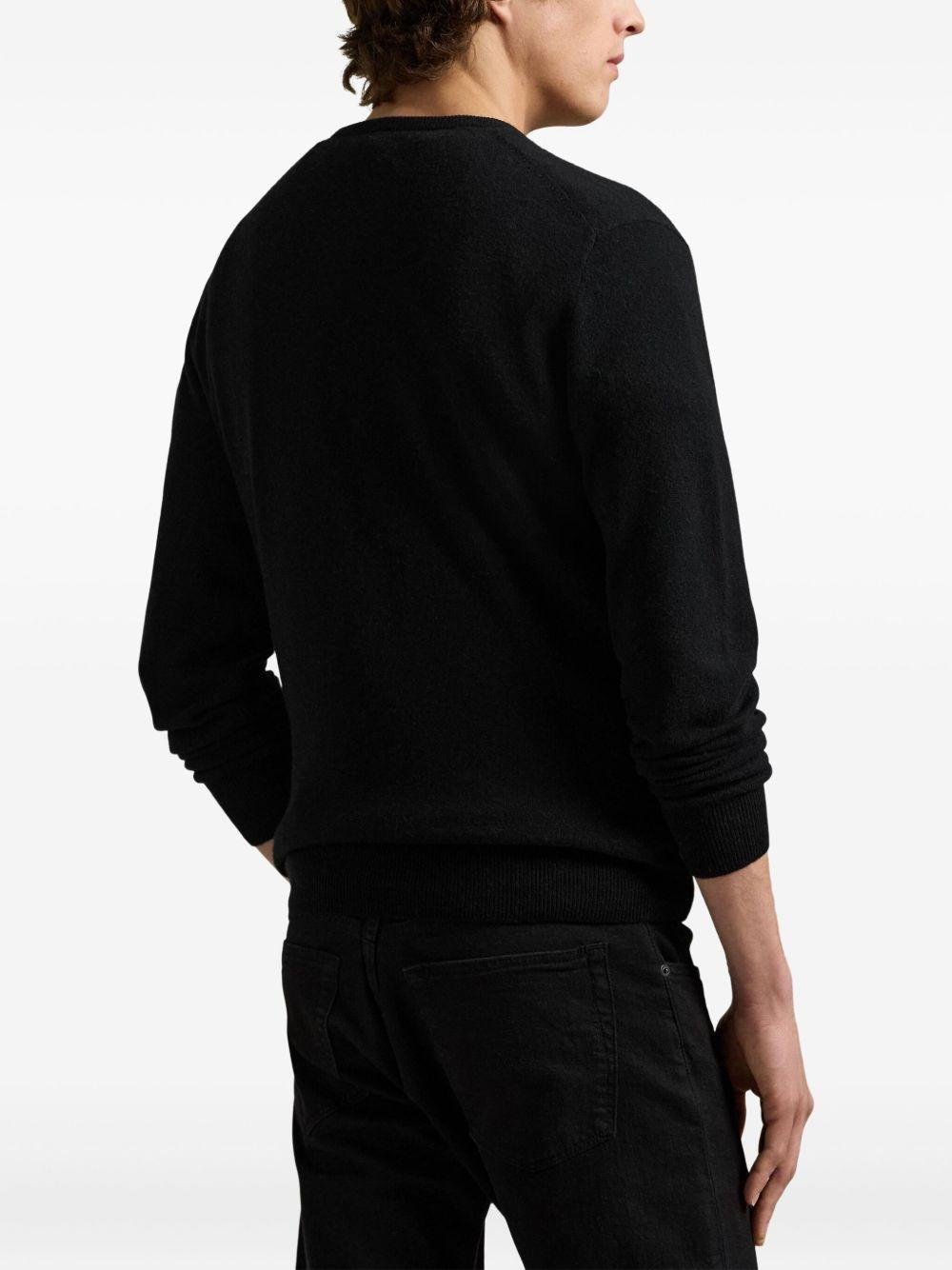 Maglione nero girocollo 