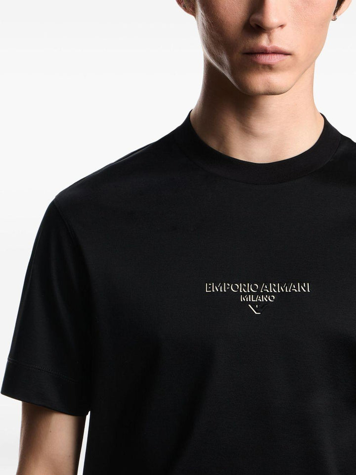 T-shirt nera con logo 