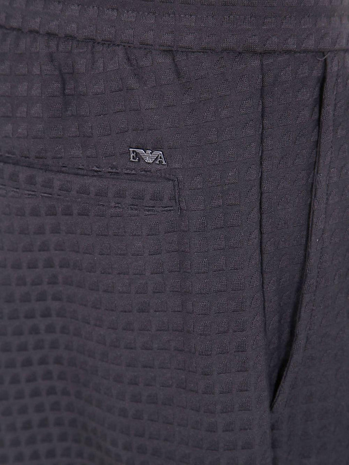 Pantaloni grigio scuro con lavorazione in rilievo 