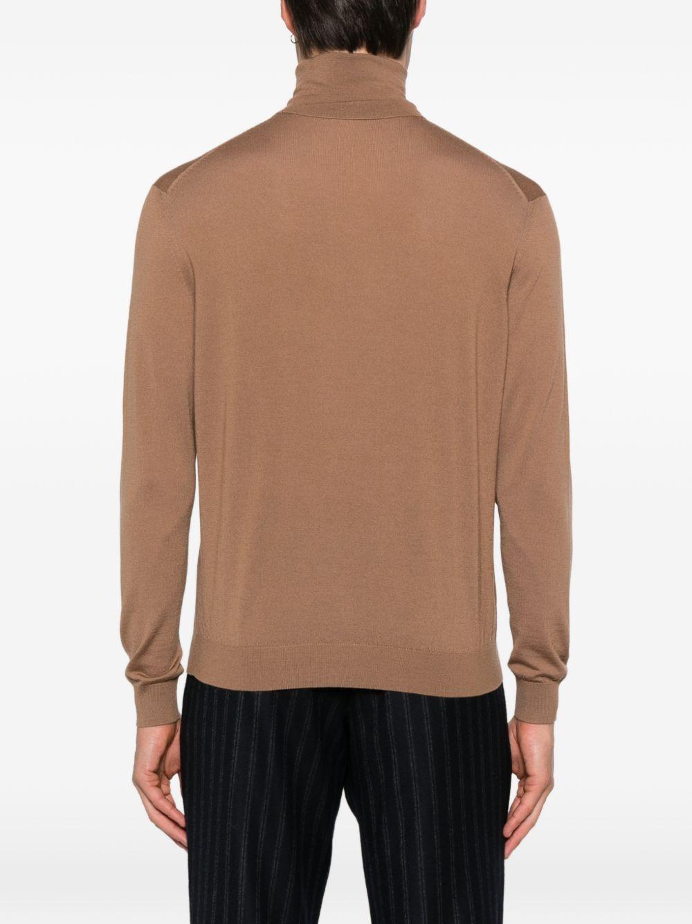 Maglione beige a collo alto 